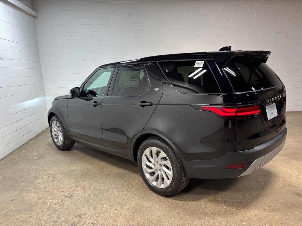 Used 2025 Land Rover Discovery S image 10