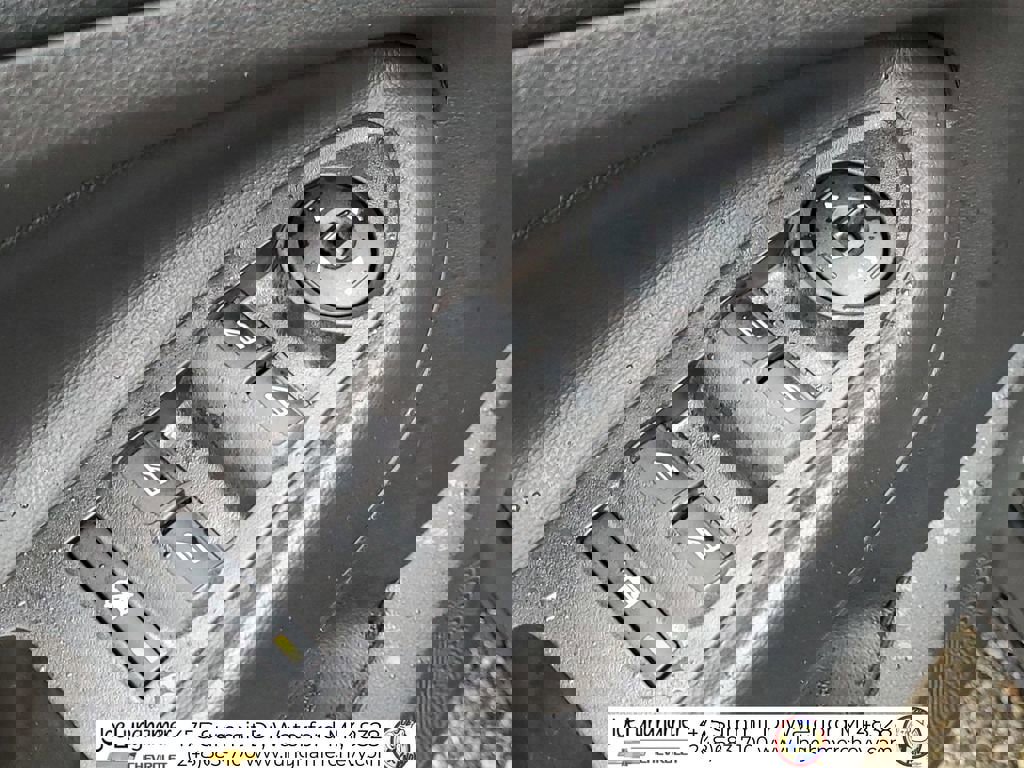 Used 2017 Ford Escape SE w/ SE Sport Appearance Package image 23