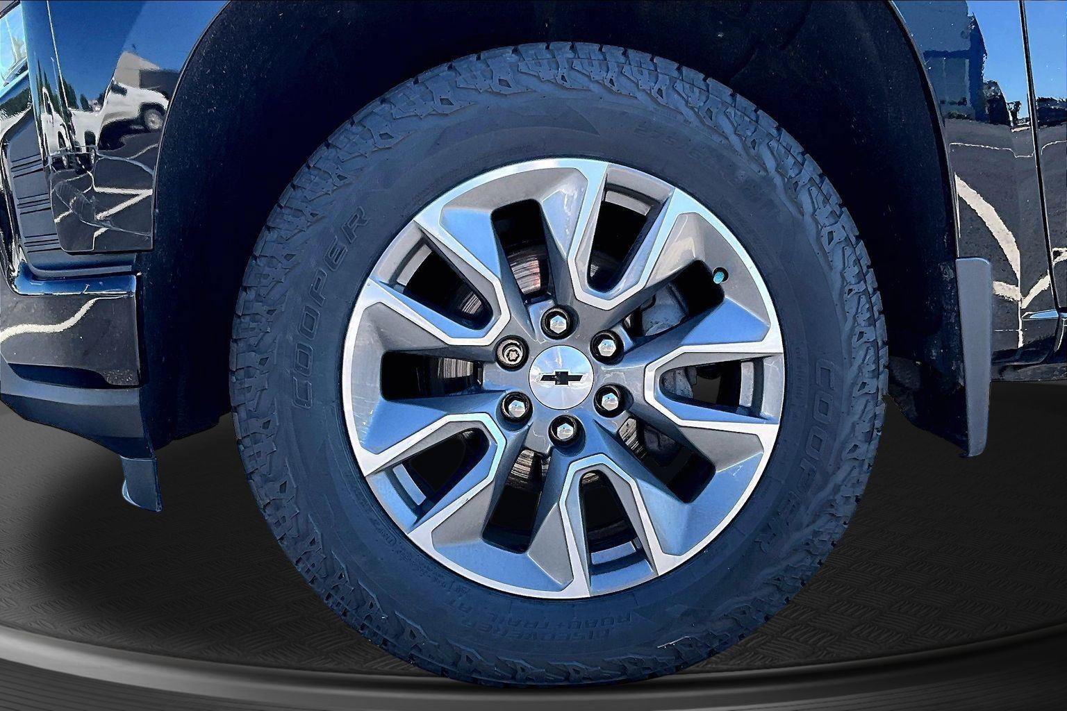 Used 2020 Chevrolet Silverado 1500 RST AWD/4WD image 10