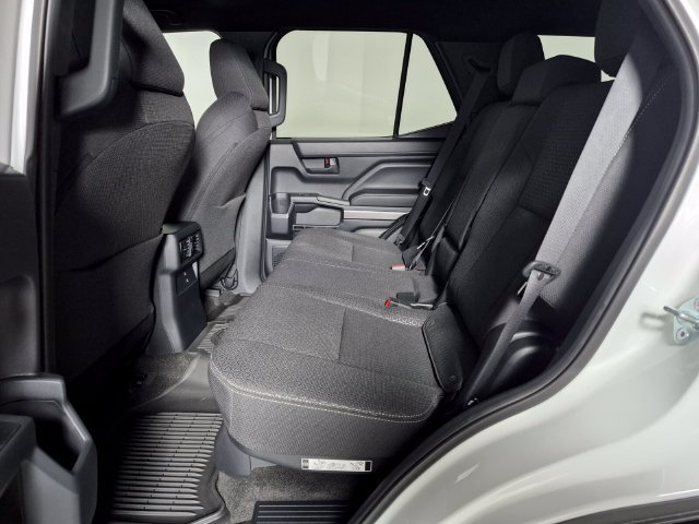 Certified 2025 Toyota 4Runner SR5 AWD/4WD image 29