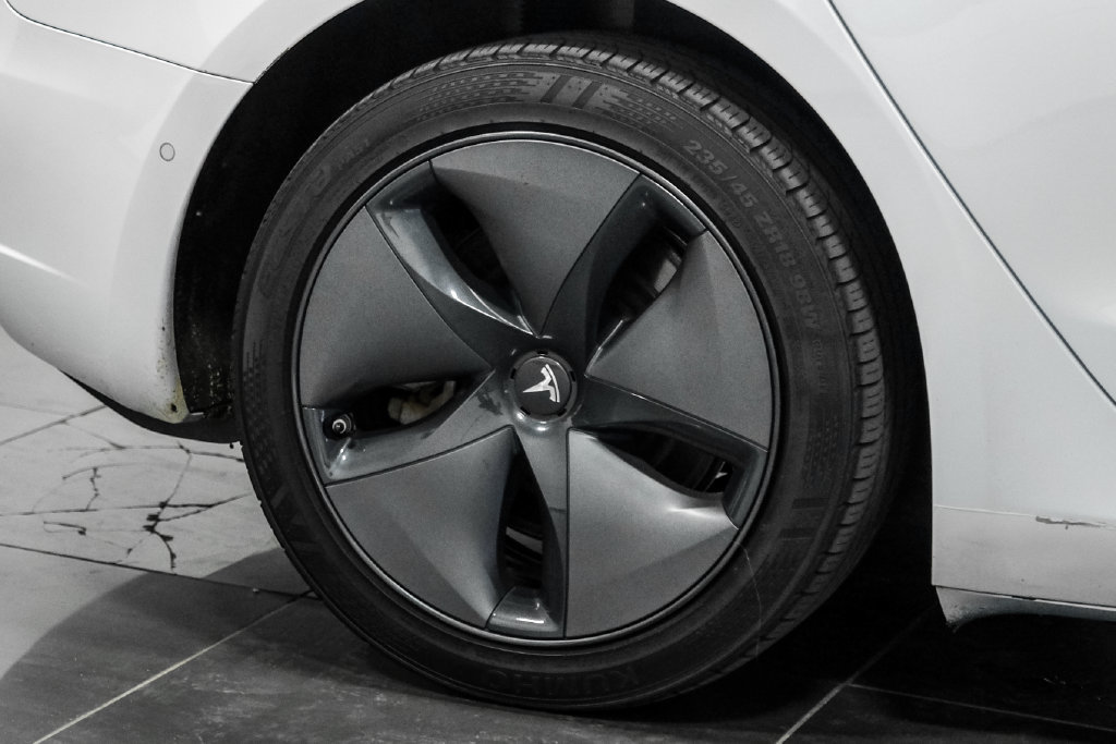 Used 2019 Tesla Model 3 Long Range RWD image 46