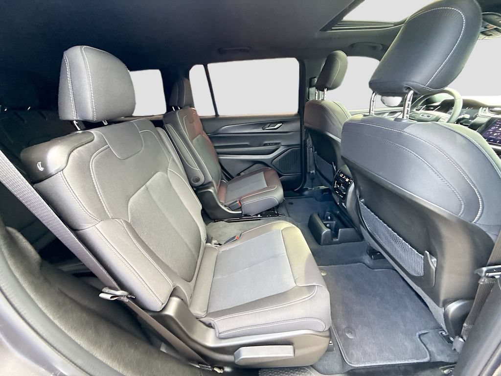 Used 2025 Jeep Grand Cherokee L Laredo RWD image 32