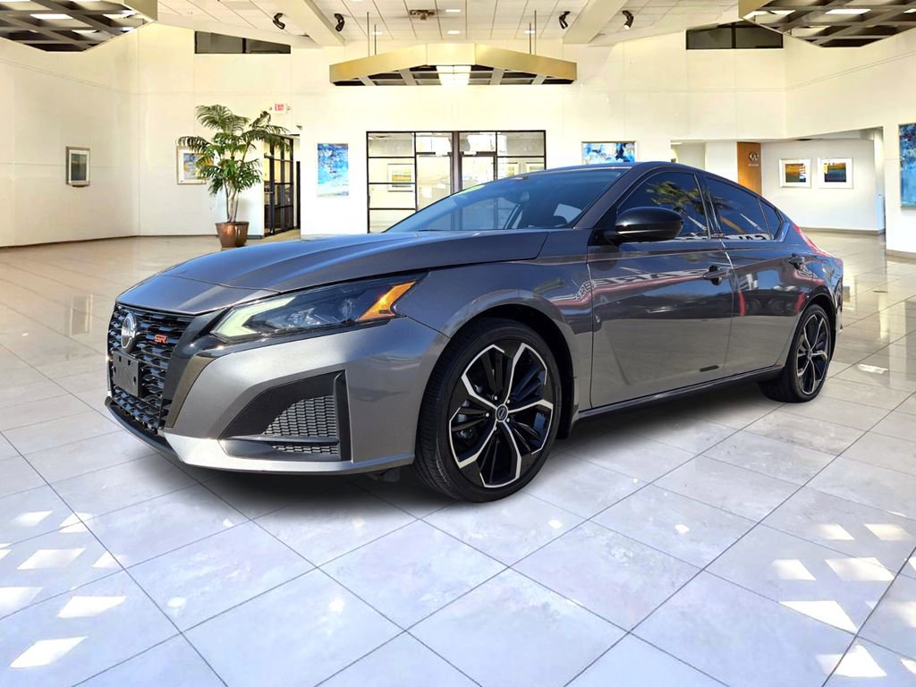 Certified 2023 Nissan Altima 2.5 SR FWD image 1