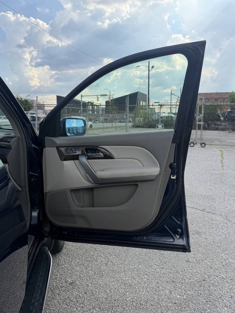 Used 2011 Acura MDX w/ Technology Package AWD/4WD image 25