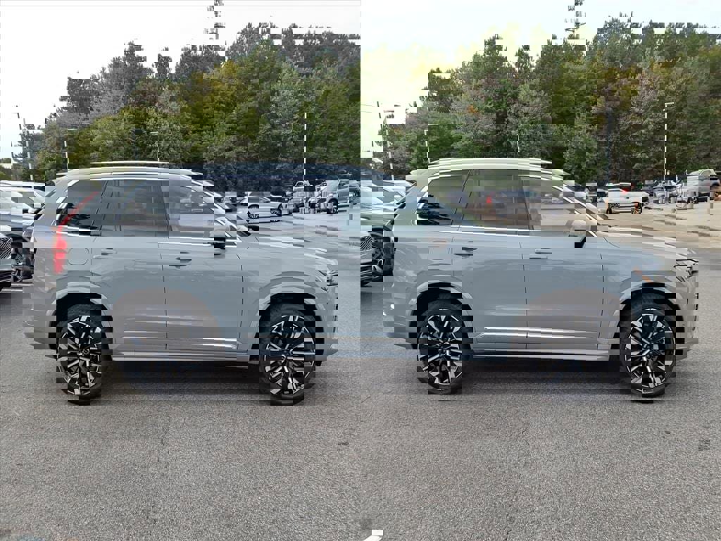 New 2026 Volvo XC90 B6 Plus w/ Protection Package Premier AWD/4WD image 2