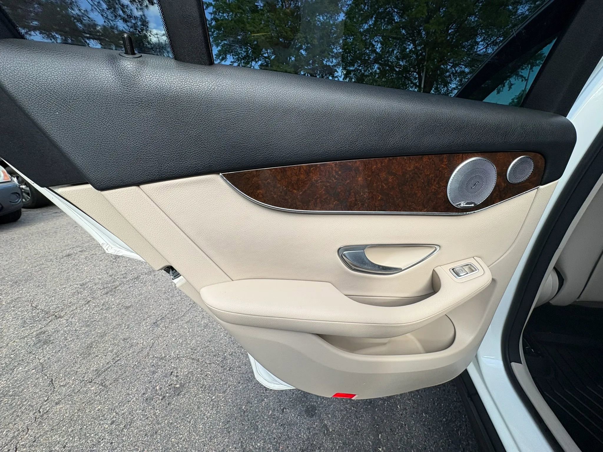 Used 2018 Mercedes-Benz GLC 300 4MATIC image 24