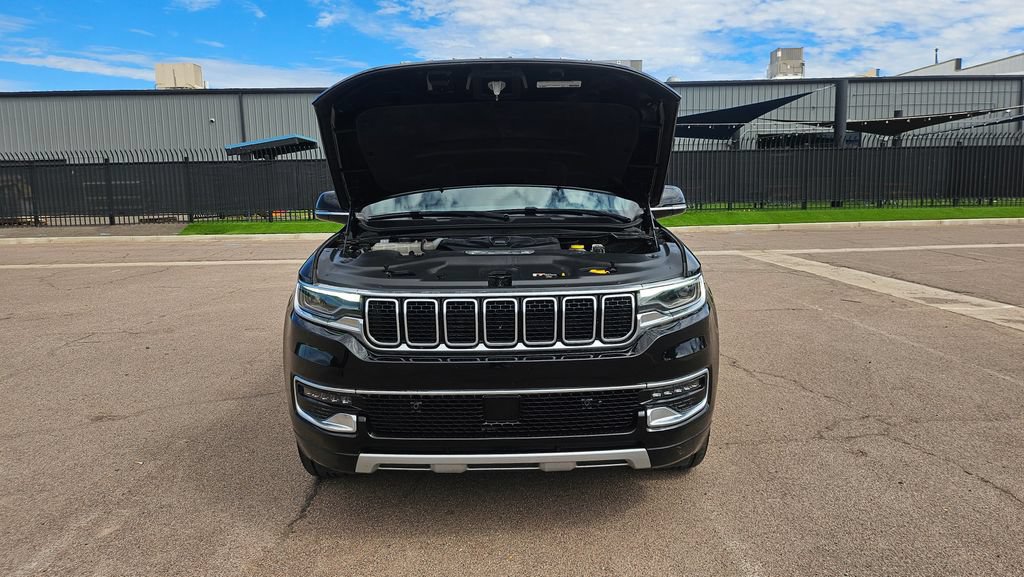 Used 2023 Jeep Wagoneer L Series II AWD/4WD image 45
