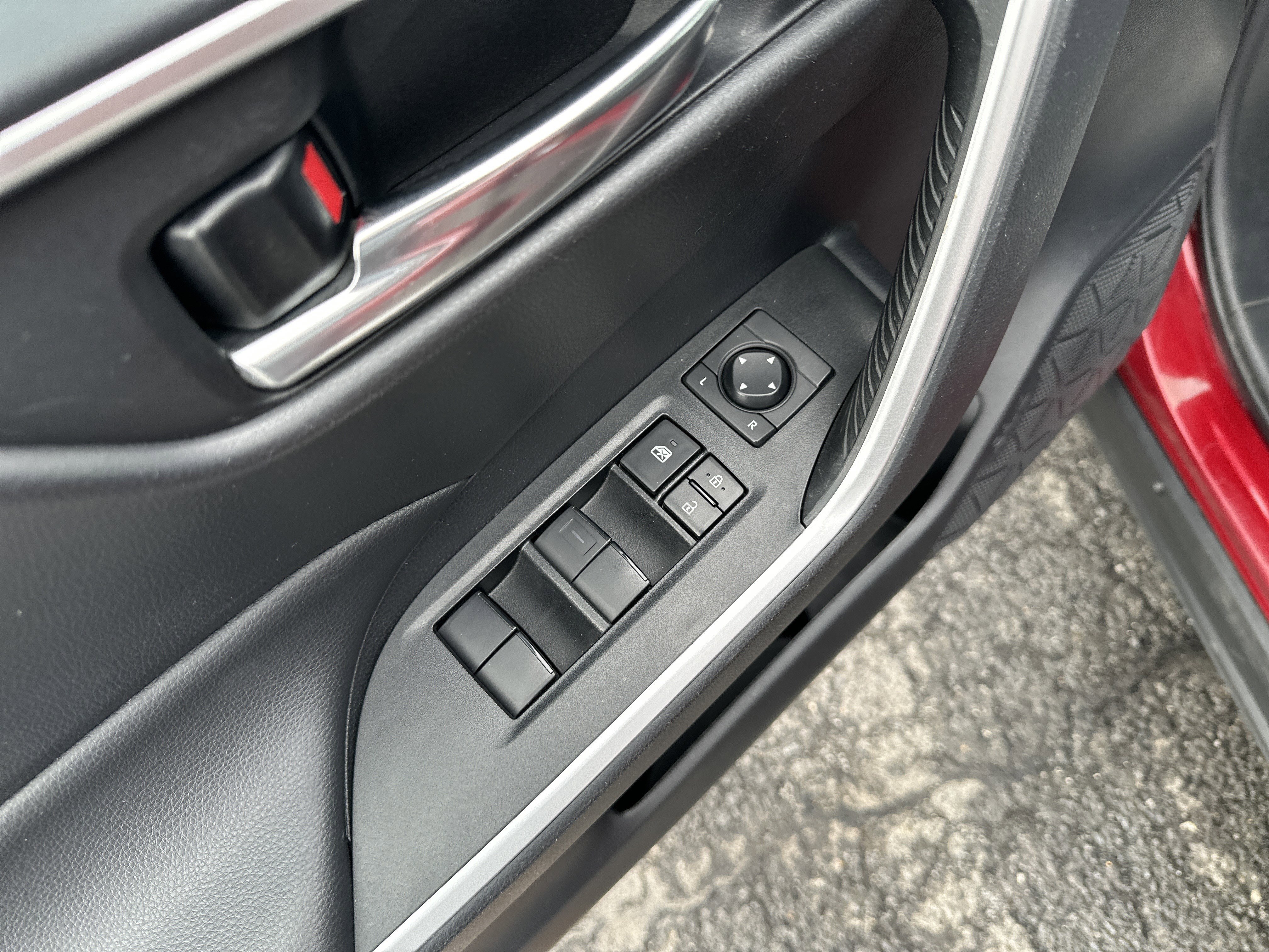 Used 2021 Toyota RAV4 XLE image 16