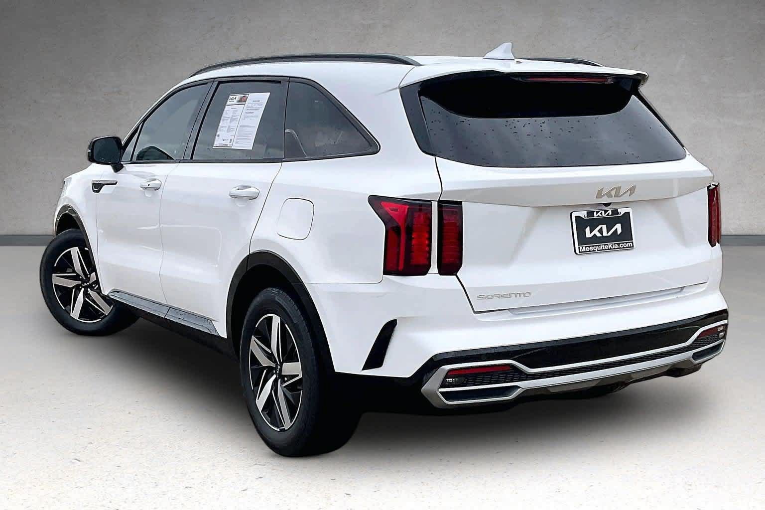 Used 2023 Kia Sorento S FWD image 4
