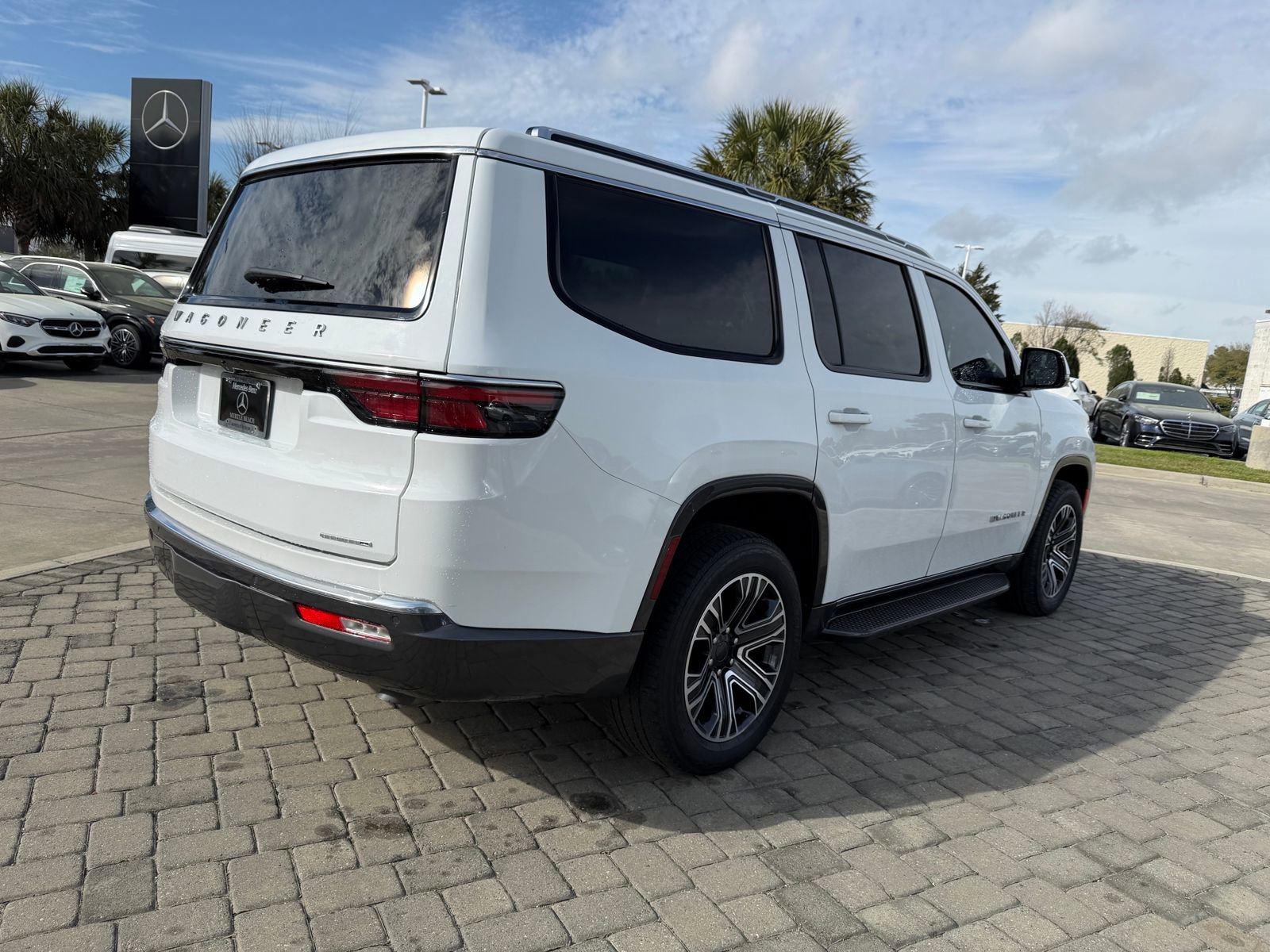 Used 2022 Jeep Wagoneer Series I w/ Premium Group I image 9