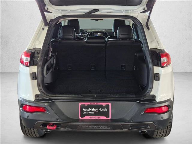 Used 2017 Jeep Cherokee Trailhawk w/ Comfort/Convenience Group AWD/4WD image 6