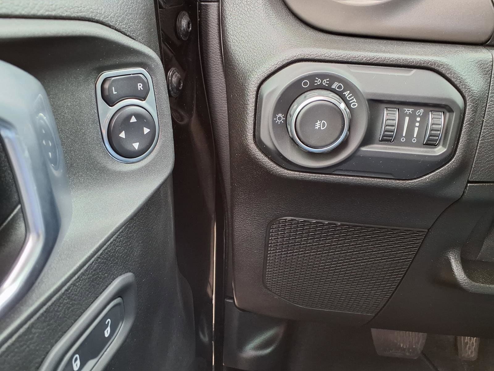 Used 2018 Jeep Wrangler Unlimited Sport S AWD/4WD image 23