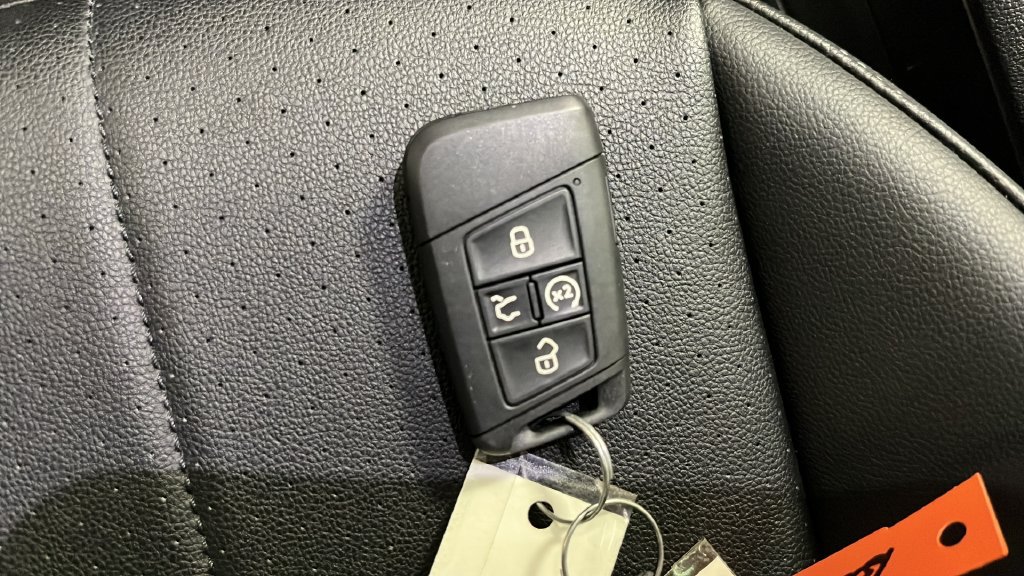 Used 2024 Volkswagen Tiguan SE R-Line AWD/4WD image 21
