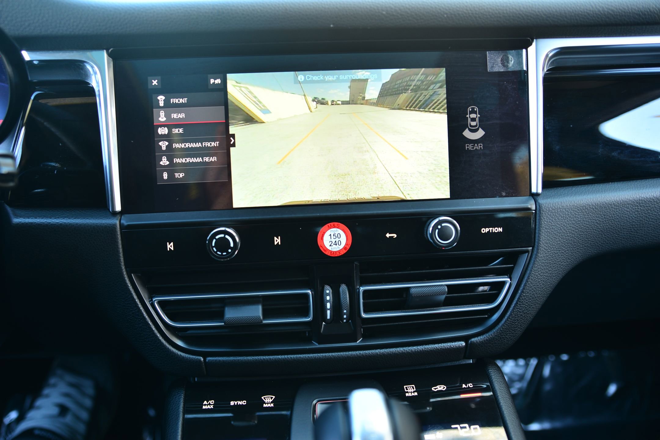 Certified 2025 Porsche Macan image 33