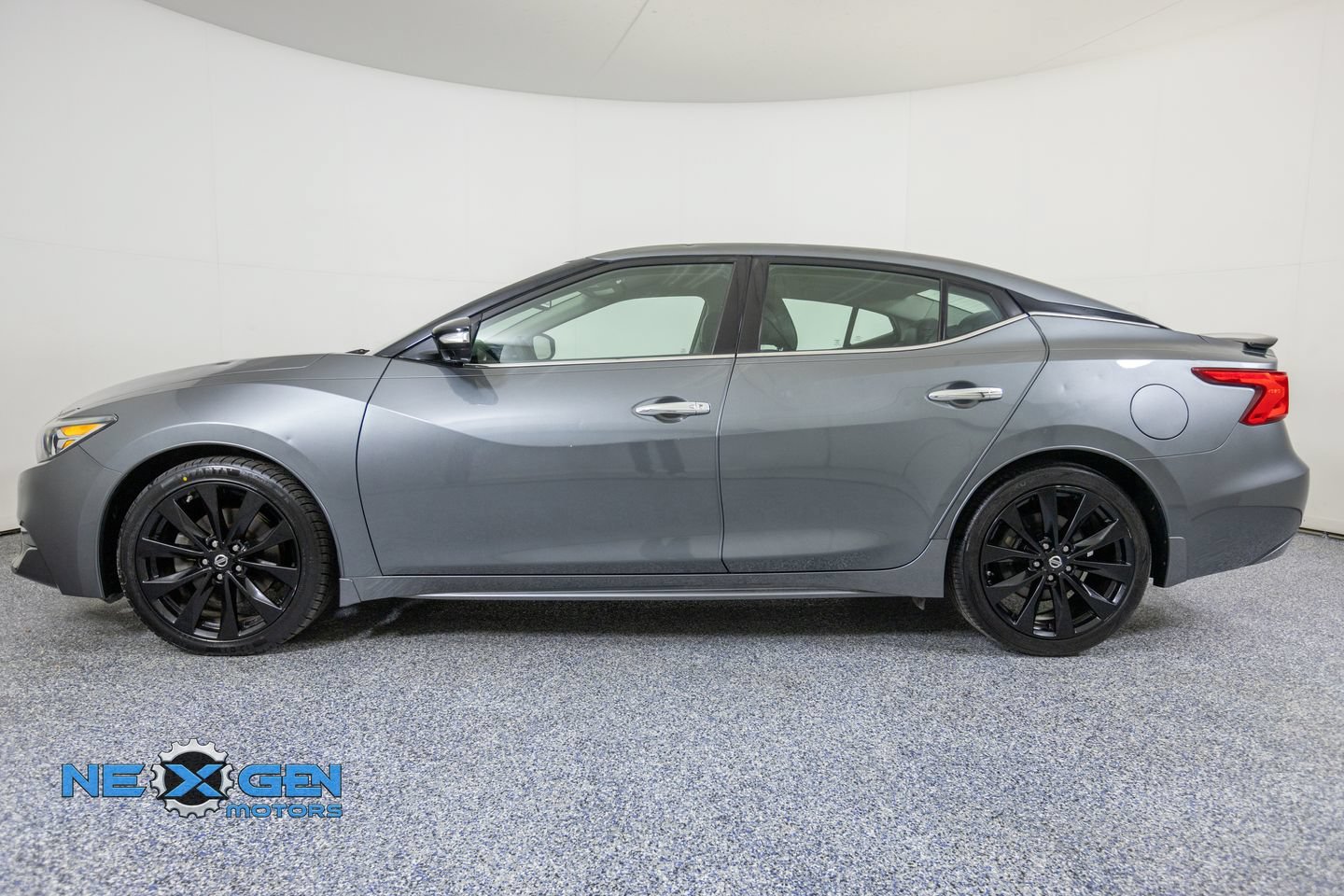Used 2018 Nissan Maxima SR w/ Midnight Edition FWD image 5