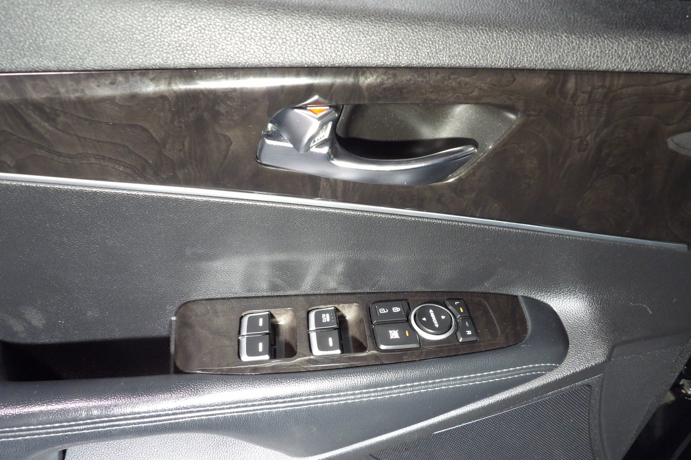 Used 2017 Kia Sorento L image 8