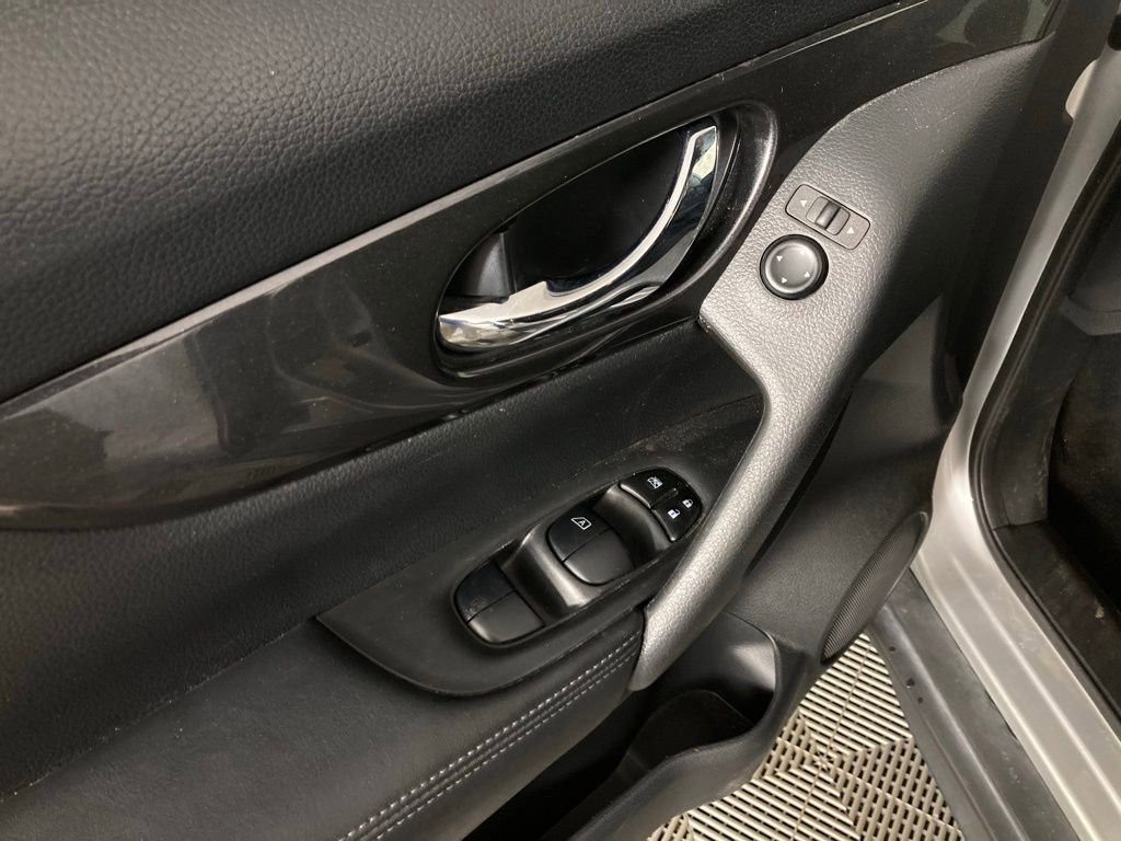 Used 2019 Nissan Rogue SV image 10