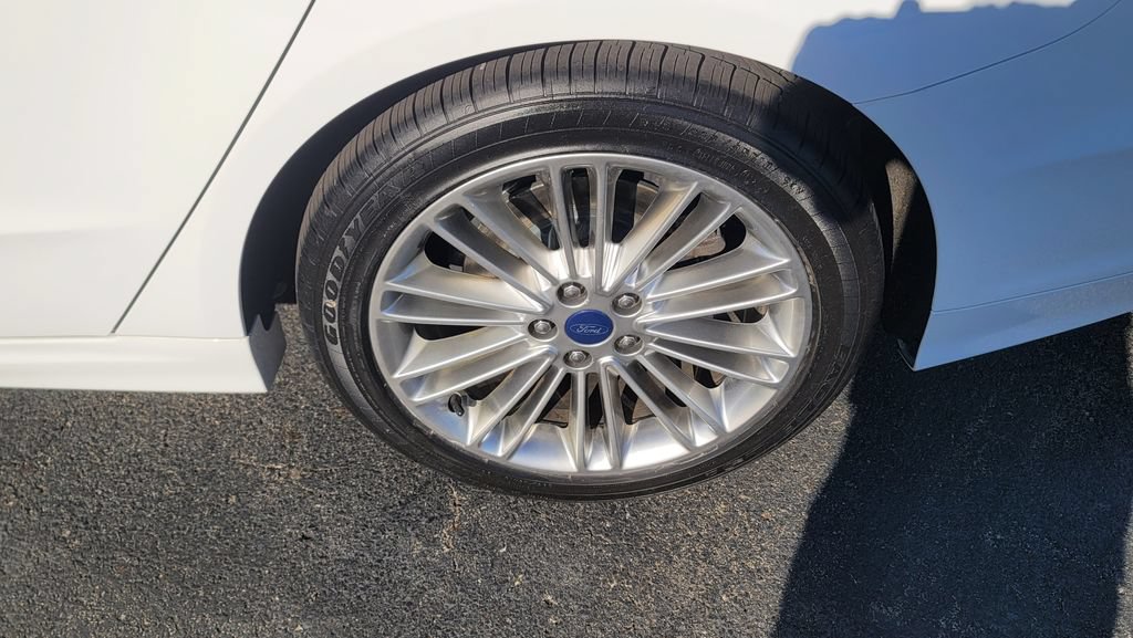 Used 2015 Ford Fusion SE w/ Equipment Group 202A FWD image 8