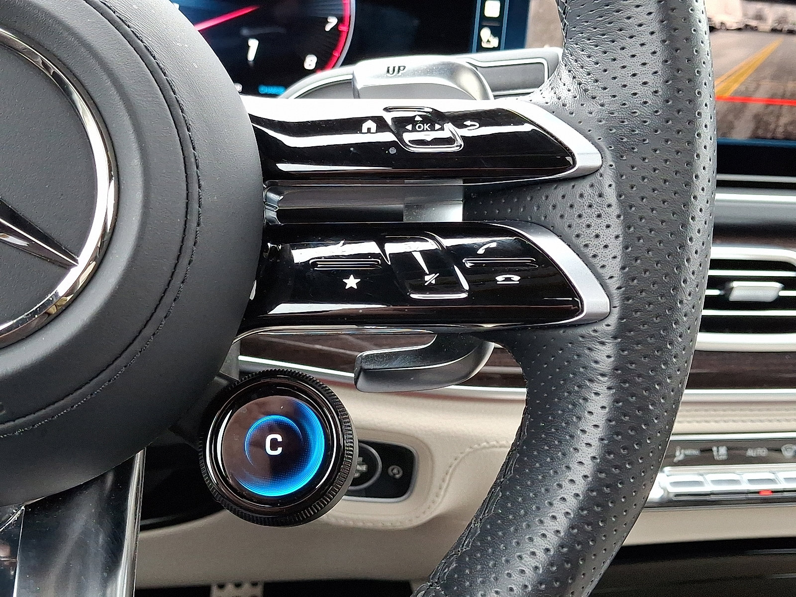 Used 2025 Mercedes-Benz GLE 53 AMG 4MATIC image 24