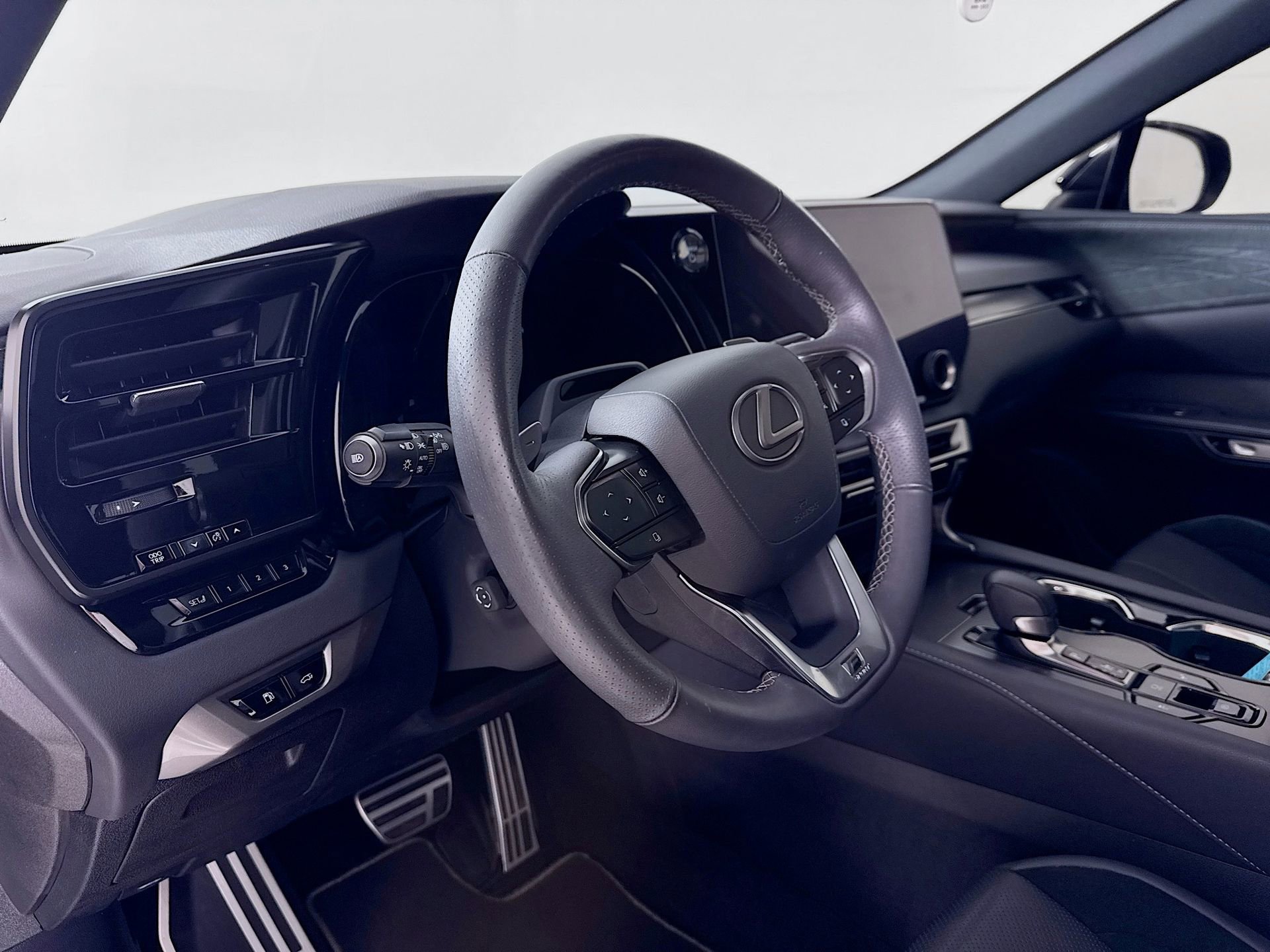Used 2023 Lexus RX 500h F Sport AWD/4WD image 10