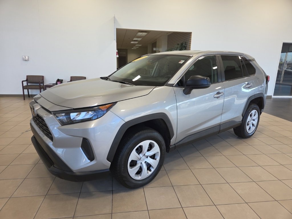 Used 2022 Toyota RAV4 LE image 3