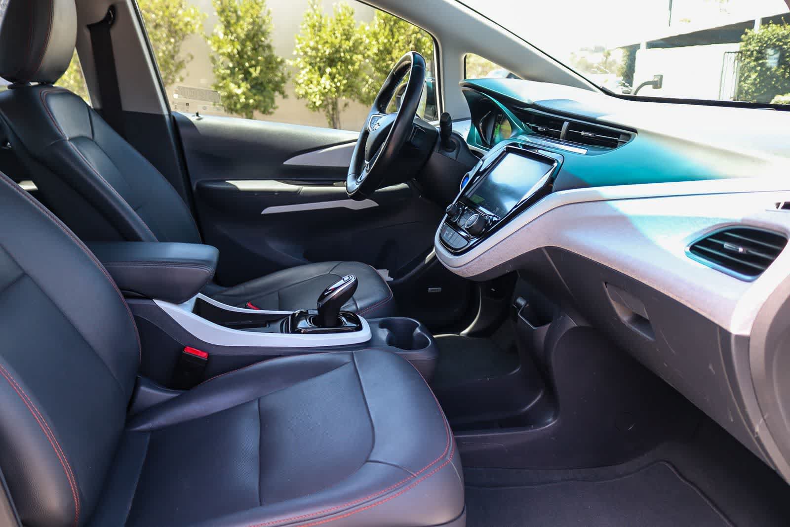 Used 2020 Chevrolet Bolt Premier w/ Infotainment Package FWD image 16