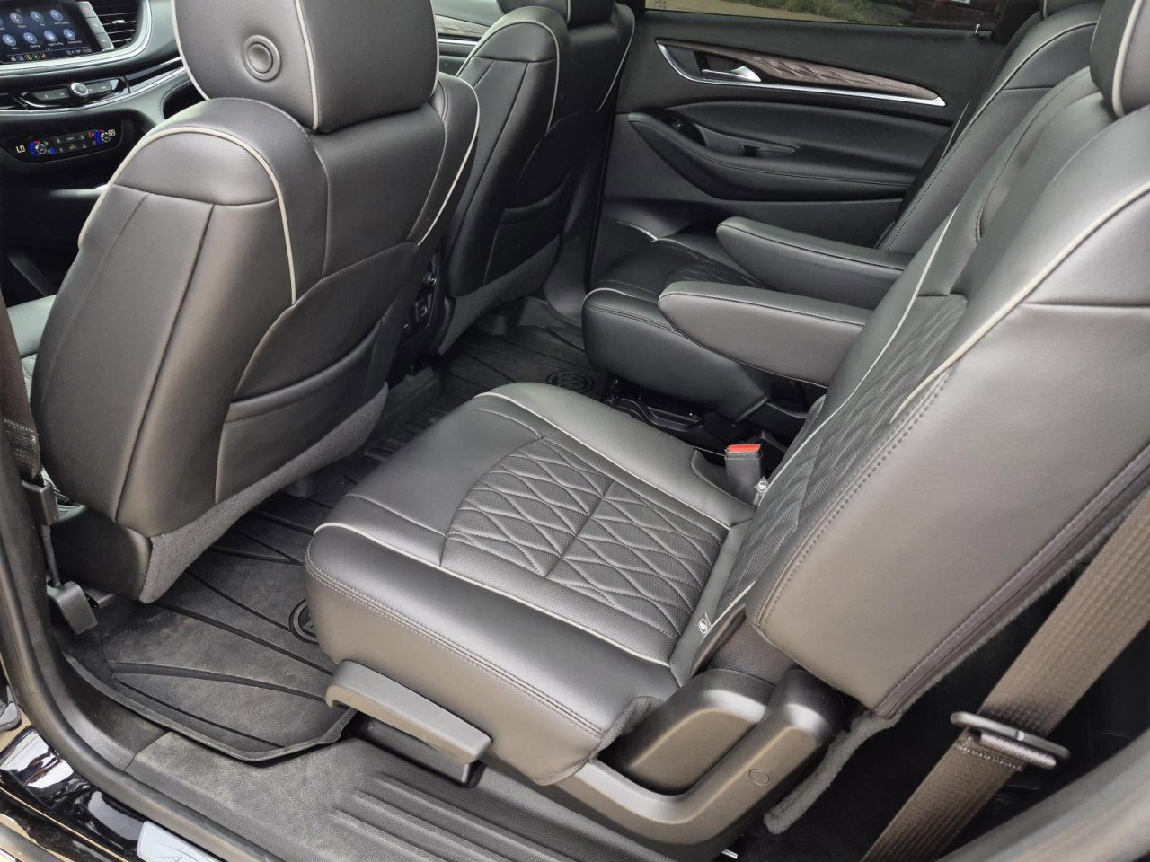 Used 2023 Buick Enclave Avenir w/ Avenir Technology Package AWD/4WD image 15
