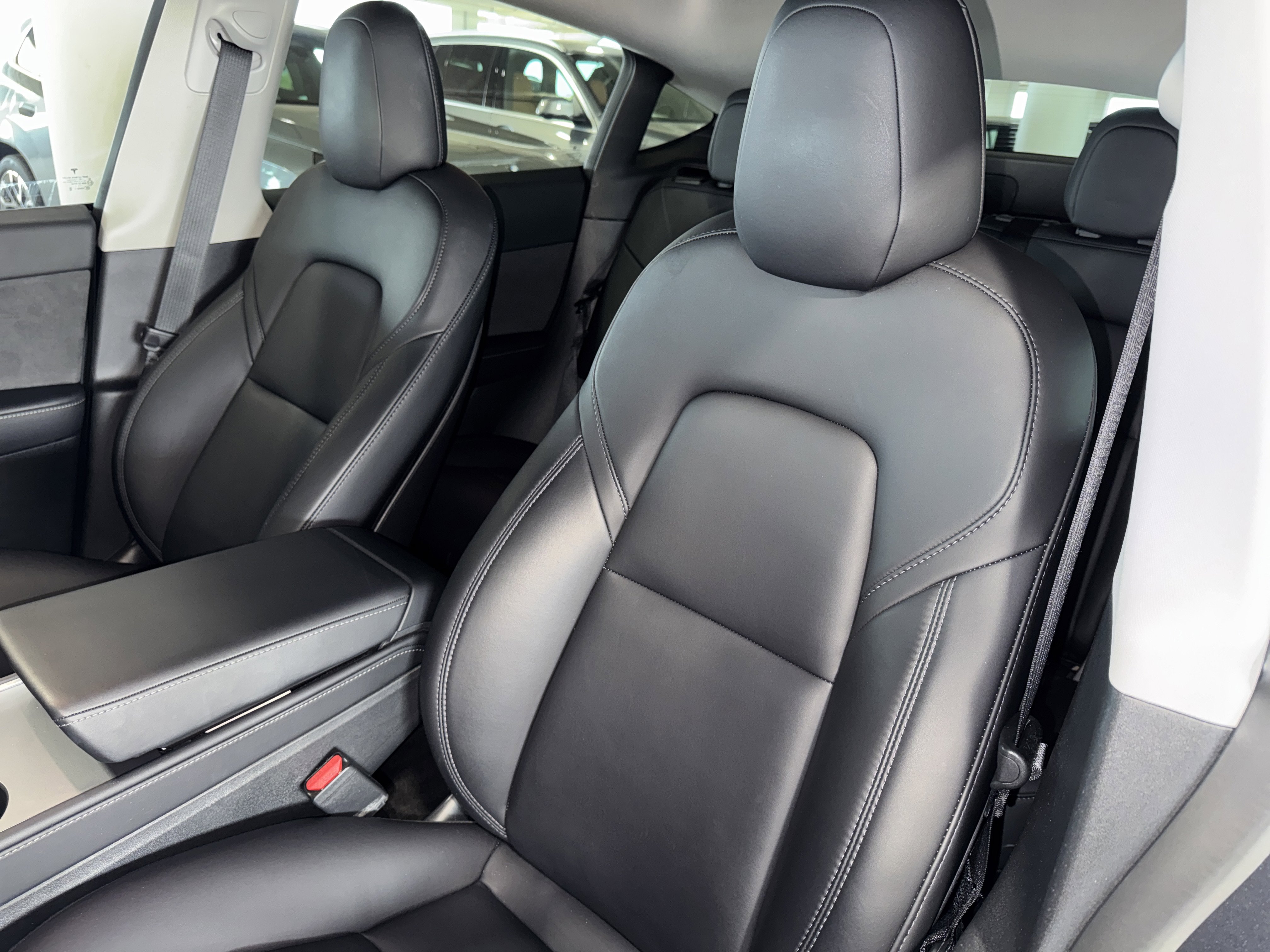 Used 2022 Tesla Model Y Long Range image 32