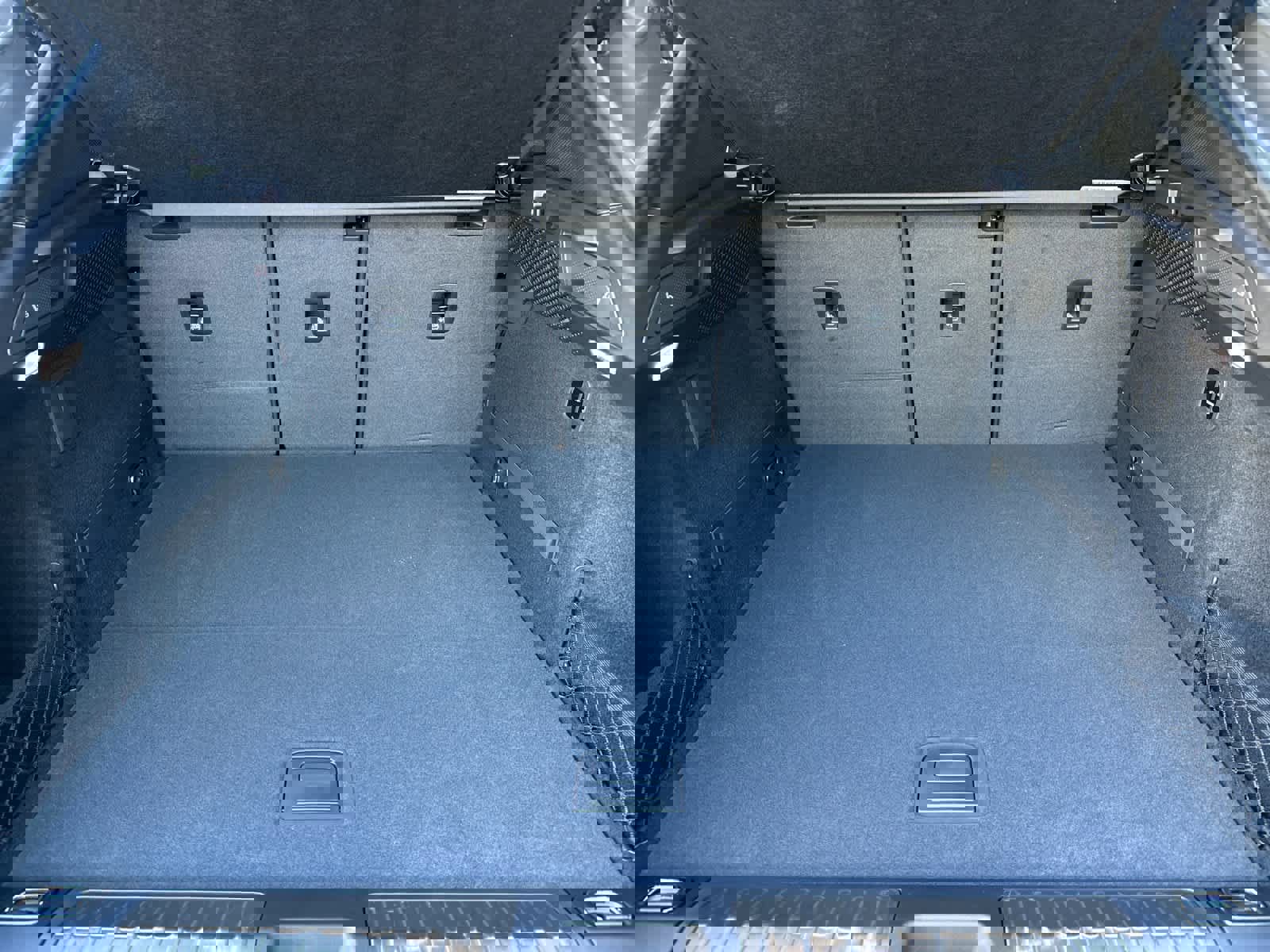 New 2025 Porsche Macan Turbo Electric image 16