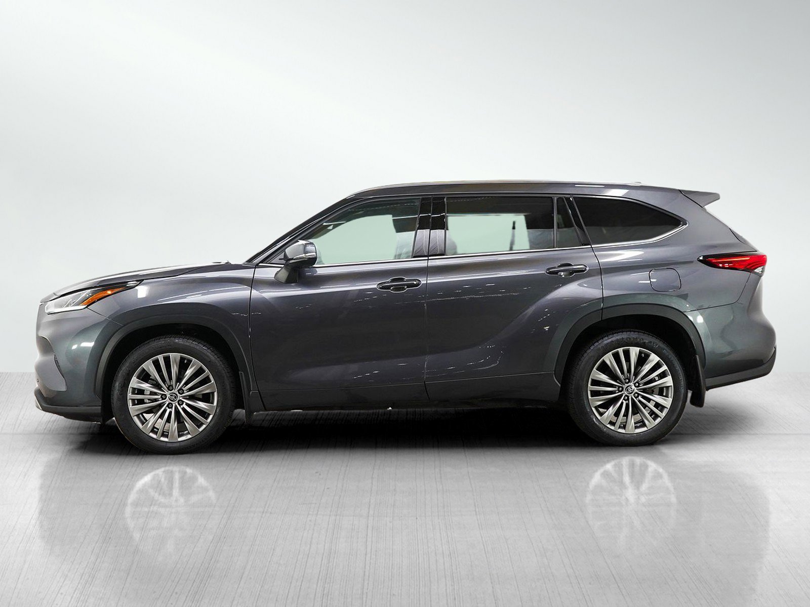 Used 2021 Toyota Highlander Platinum AWD/4WD image 2