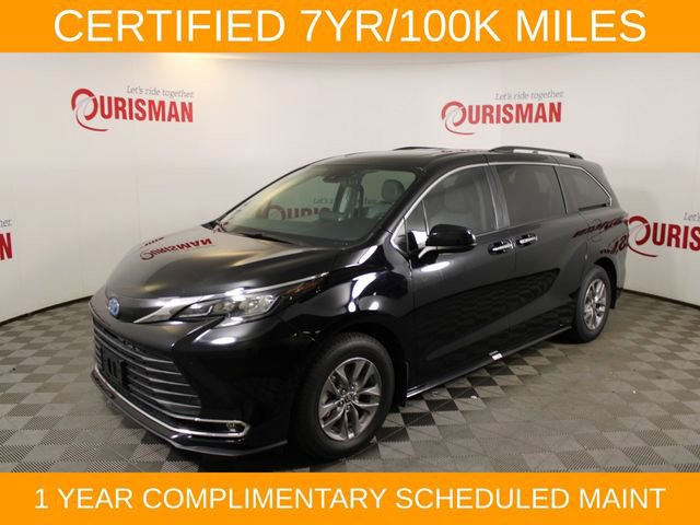 Used 2024 Toyota Sienna XLE FWD image 2