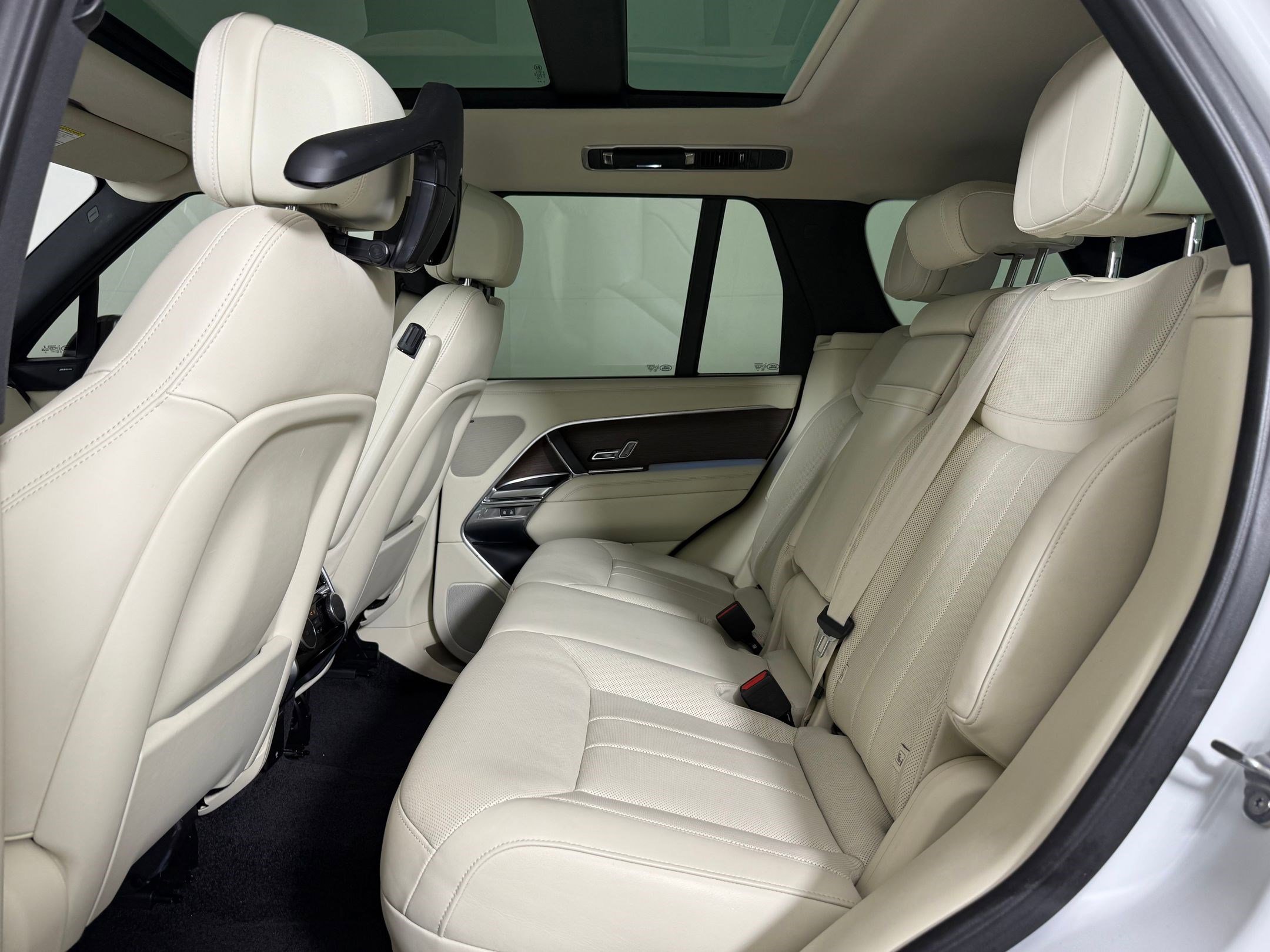 Used 2023 Land Rover Range Rover SE image 13