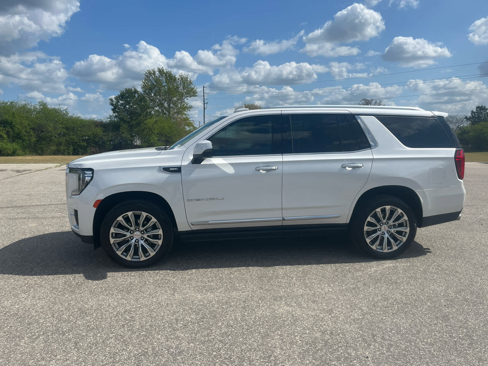 Used 2023 GMC Yukon Denali w/ Max Trailering Package image 2