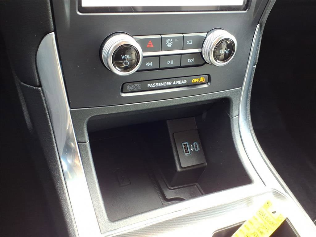 Used 2024 Ford Edge Titanium image 18