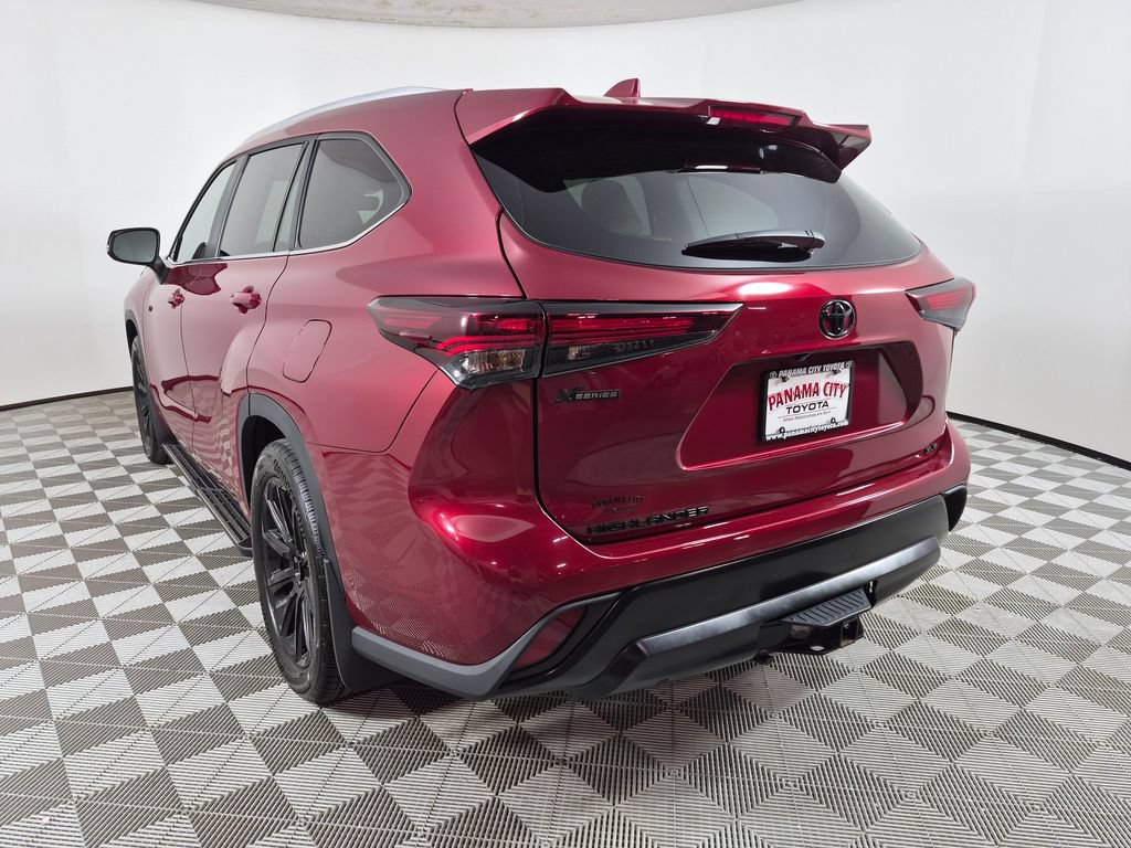 Used 2025 Toyota Highlander XLE FWD image 5