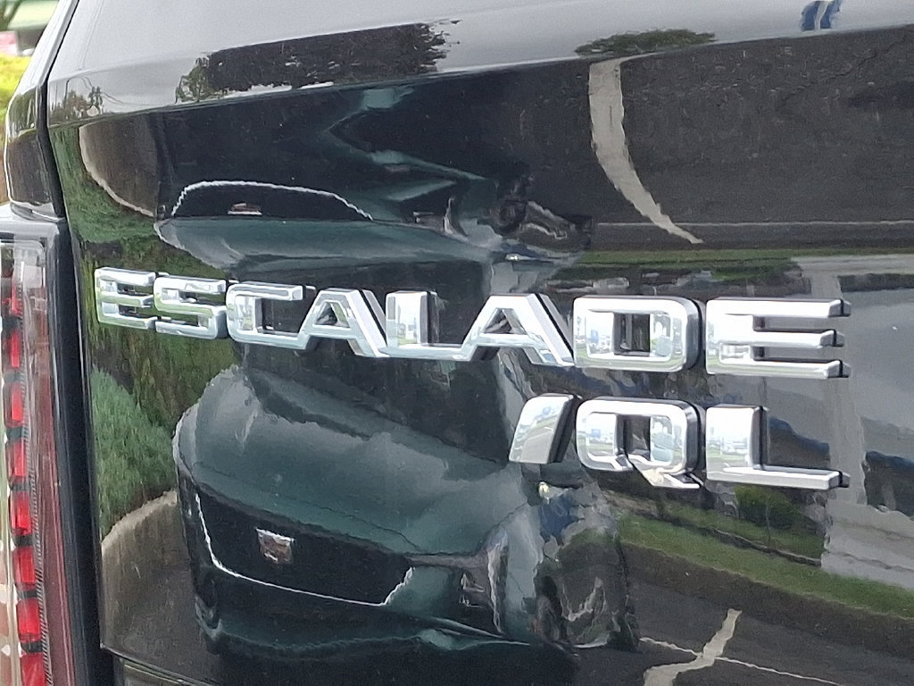 New 2026 Cadillac Escalade IQL Luxury w/ LPO, Floor Liner Package AWD/4WD image 11