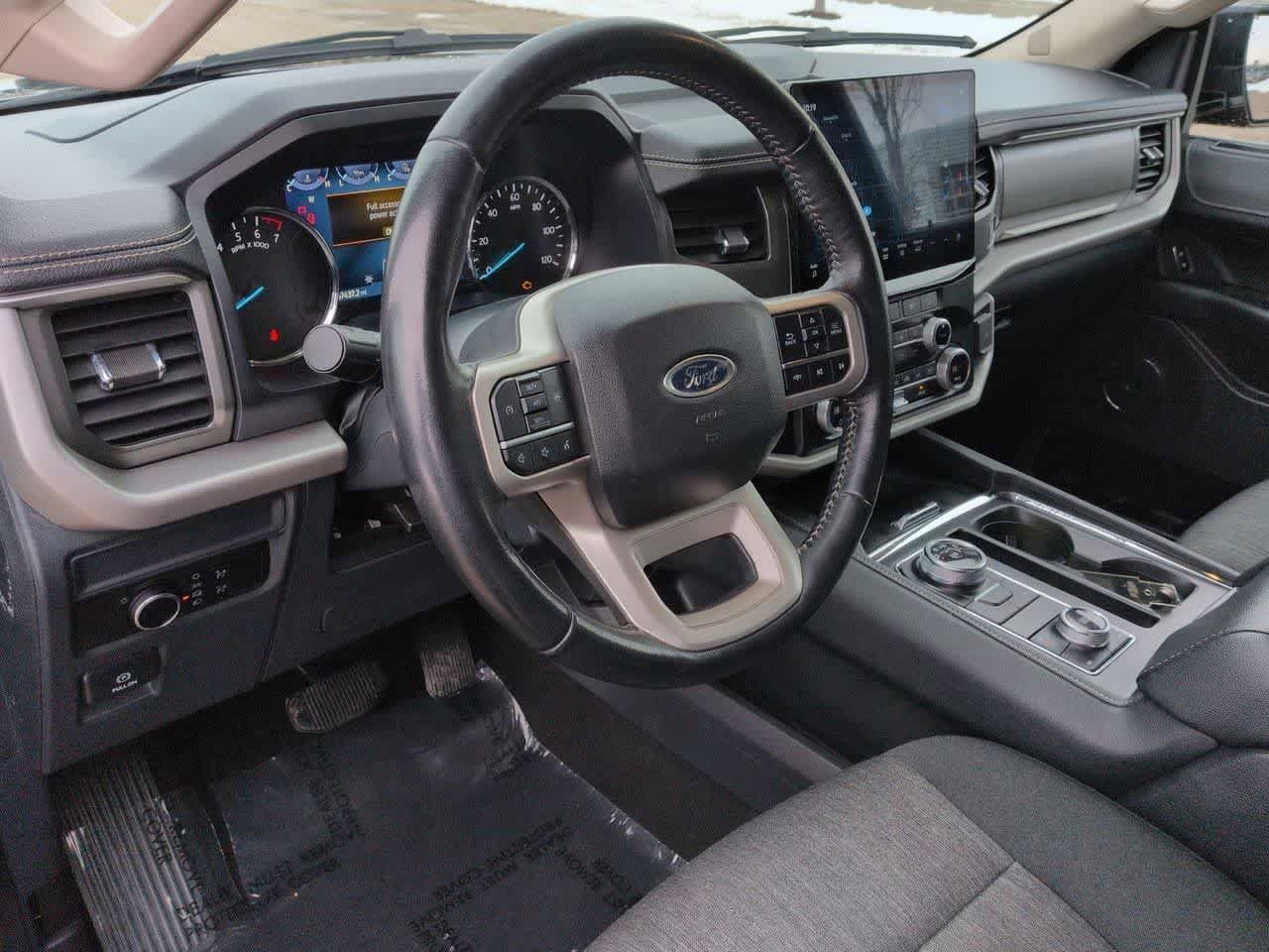 Used 2024 Ford Expedition Max XLT AWD/4WD image 2