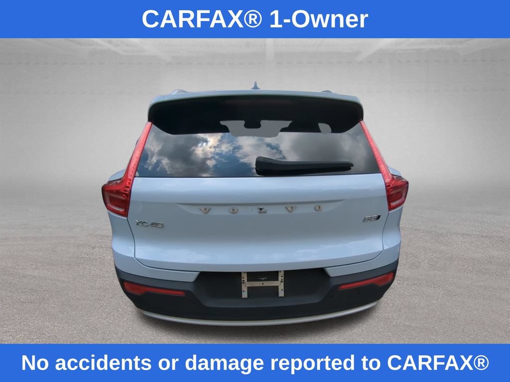 Used 2025 Volvo XC40 B5 Core AWD/4WD image 3