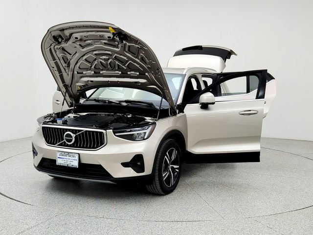 Certified 2023 Volvo XC40 B5 Plus image 9