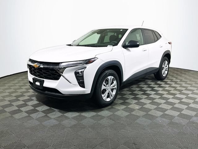 Used 2025 Chevrolet Trax LS FWD image 4