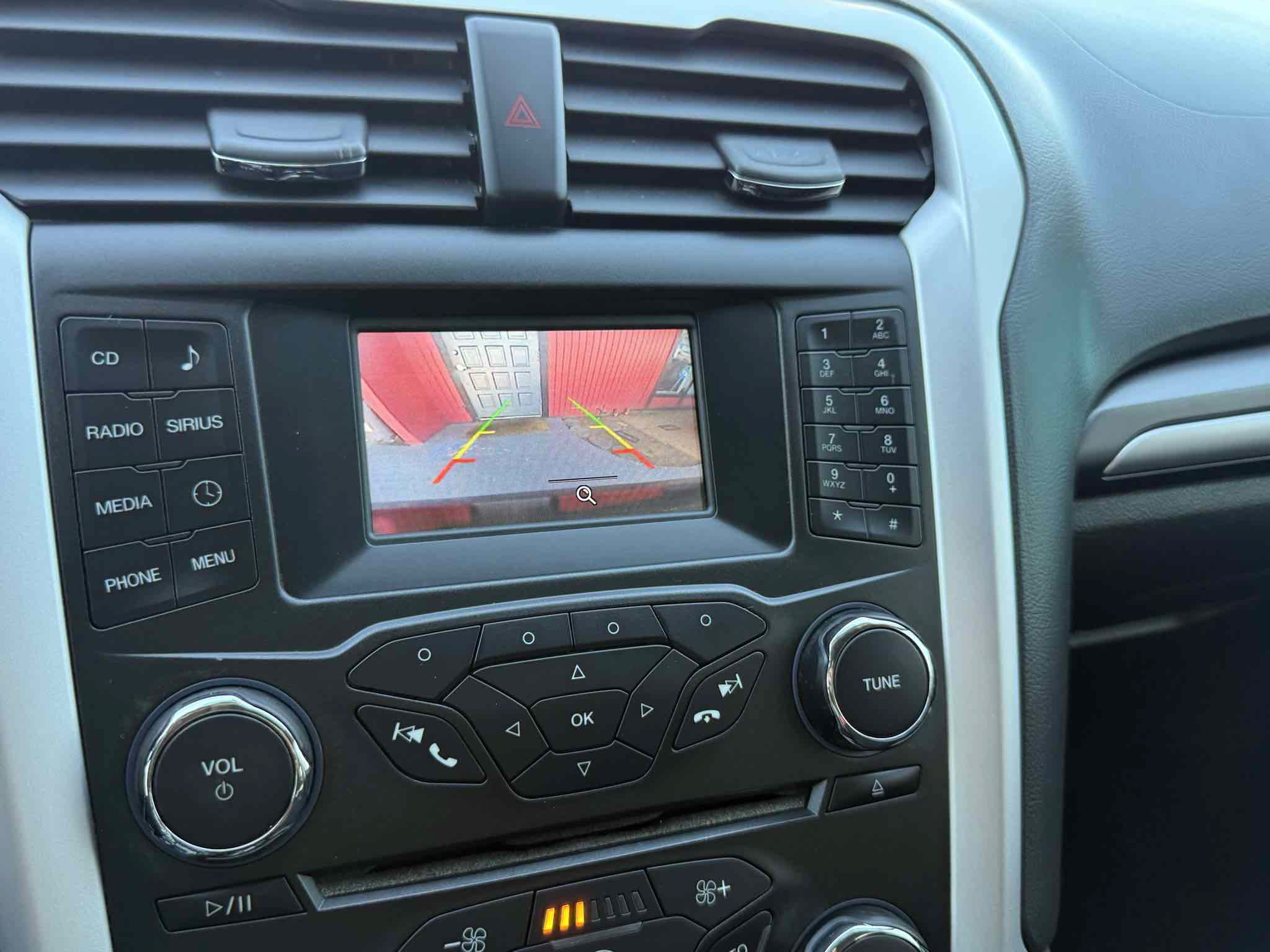 Used 2016 Ford Fusion SE FWD image 17