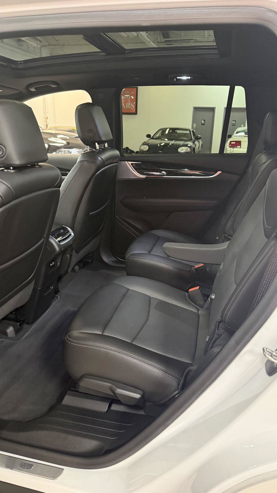 Used 2022 Cadillac XT6 Premium Luxury w/ Technology Package AWD/4WD image 45