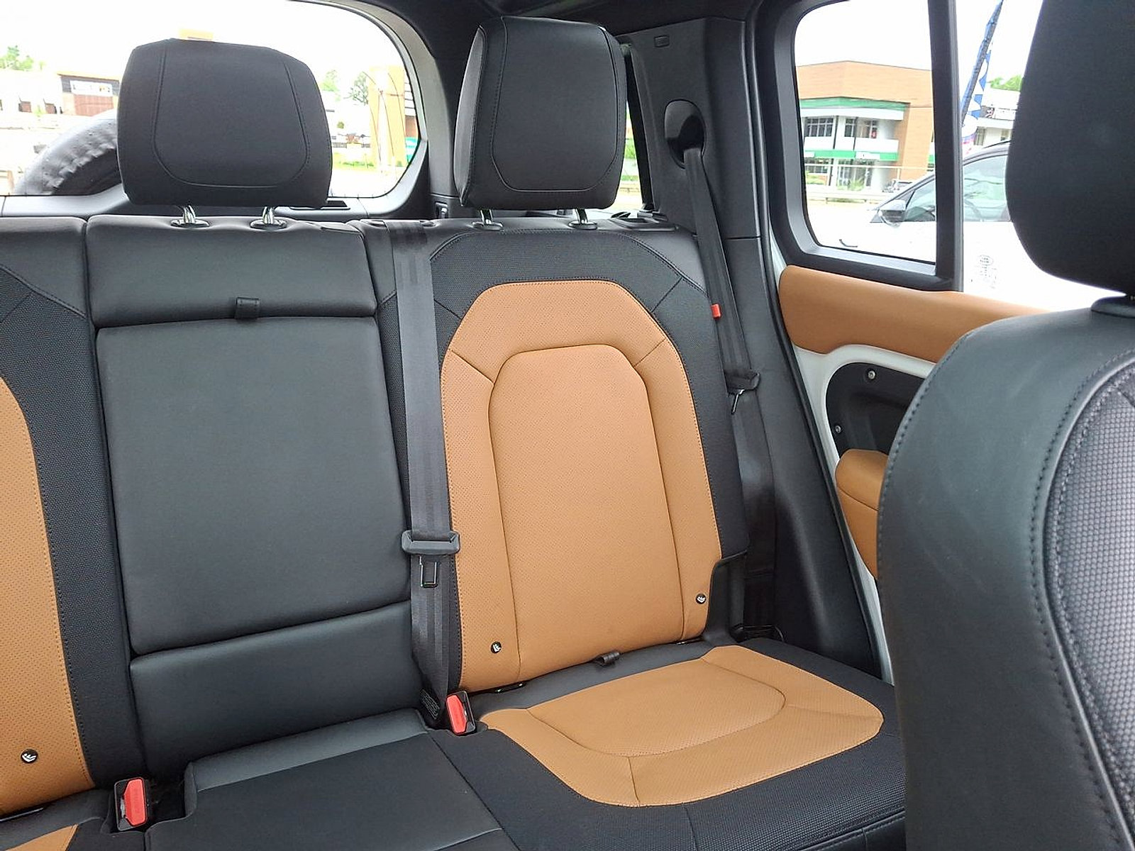 Used 2024 Land Rover Defender 110 X-Dynamic SE AWD/4WD image 14