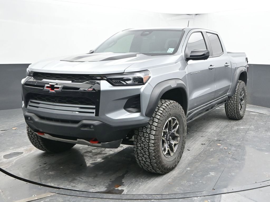 Used 2024 Chevrolet Colorado ZR2 w/ ZR2 Convenience Package III AWD/4WD image 3