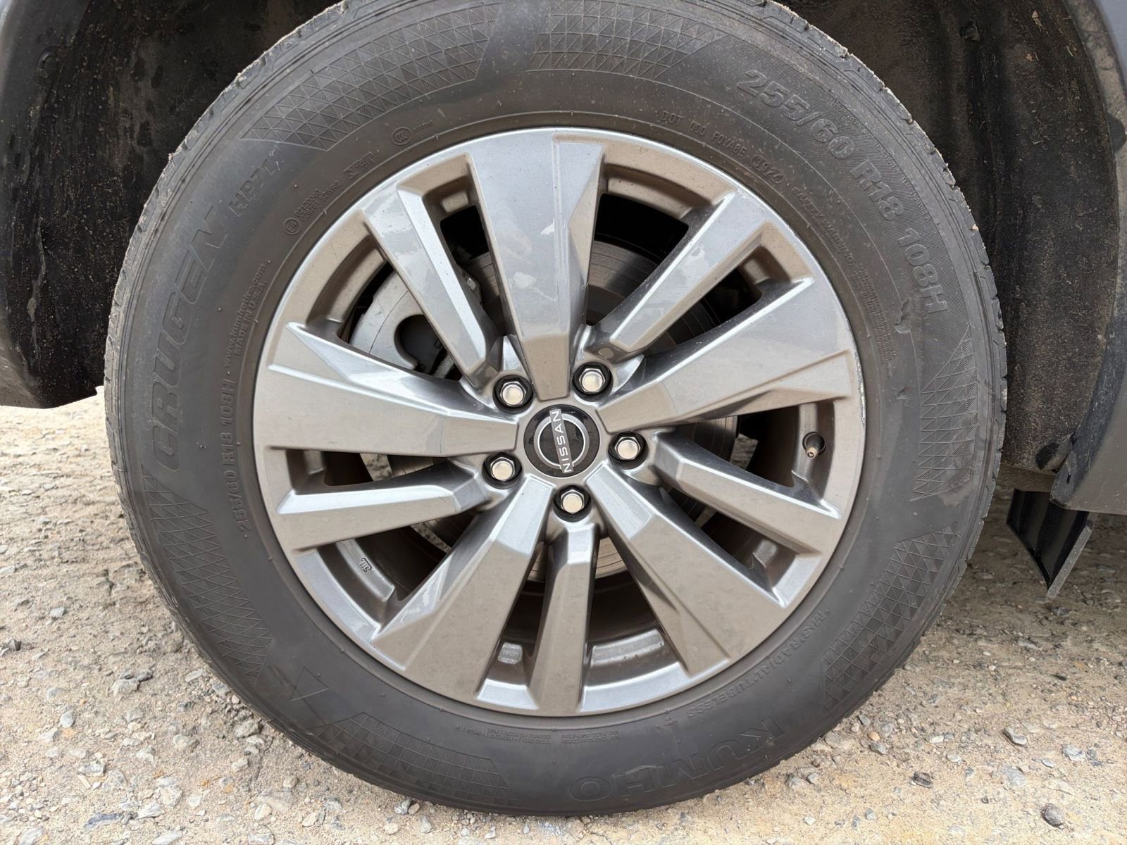 Used 2025 Nissan Pathfinder SV image 33