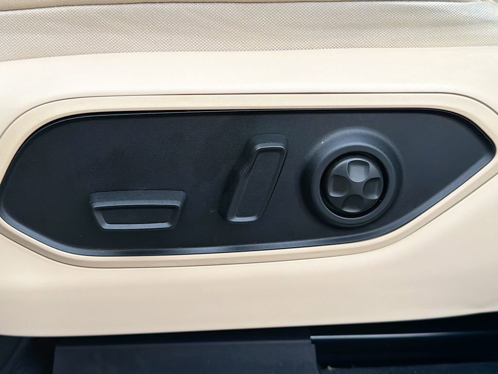 Used 2023 Jeep Grand Cherokee Limited w/ Luxury Tech Group II RWD image 26