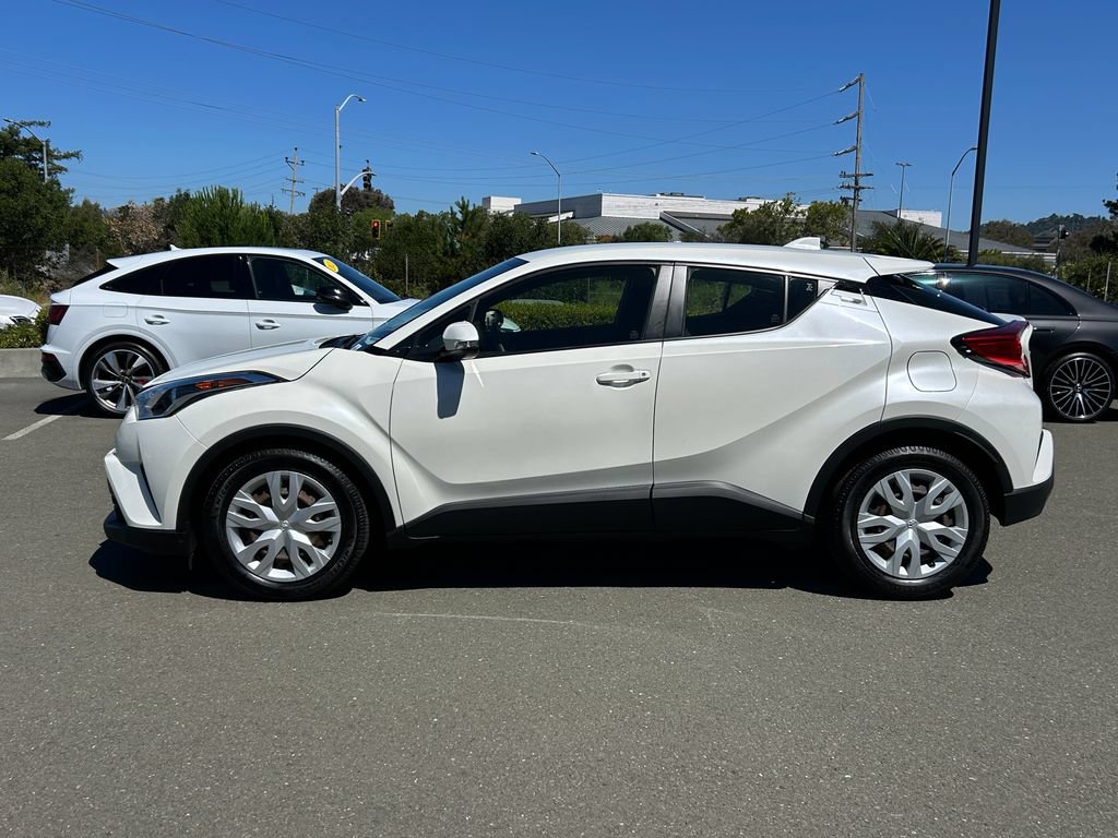 Used 2019 Toyota C-HR LE FWD image 2