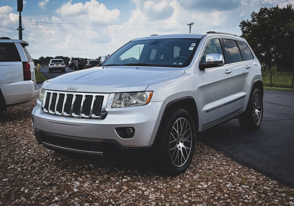 Used 2011 Jeep Grand Cherokee Limited w/ Luxury Group II AWD/4WD image 14
