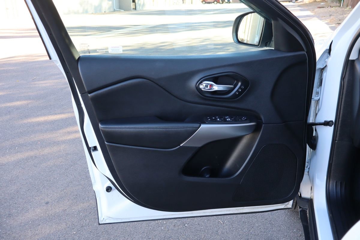 Used 2022 Jeep Cherokee Limited image 23