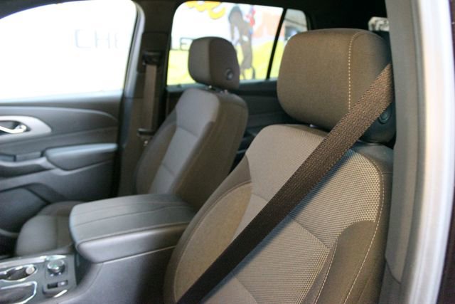 Used 2023 Chevrolet Traverse LT FWD image 19